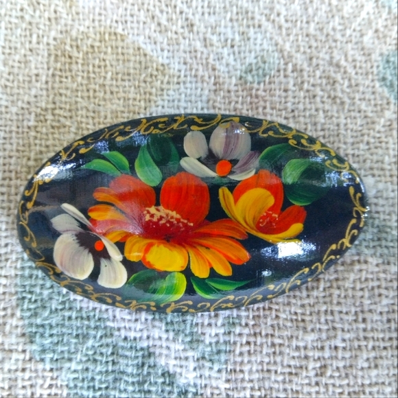 New Artist Signed Brooch - Picture 2 of 3